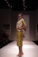 Model walks for Chandrani, Mrinalini, Dhruv-Pallavi Show at Wills Fashion Week 2013 Day 5 on 17th March  (7).JPG